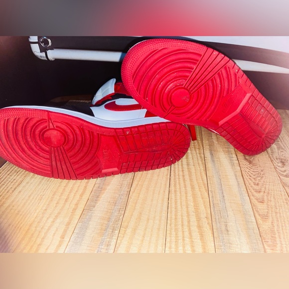 Jordan 1 retro high OG - Picture 3 of 4